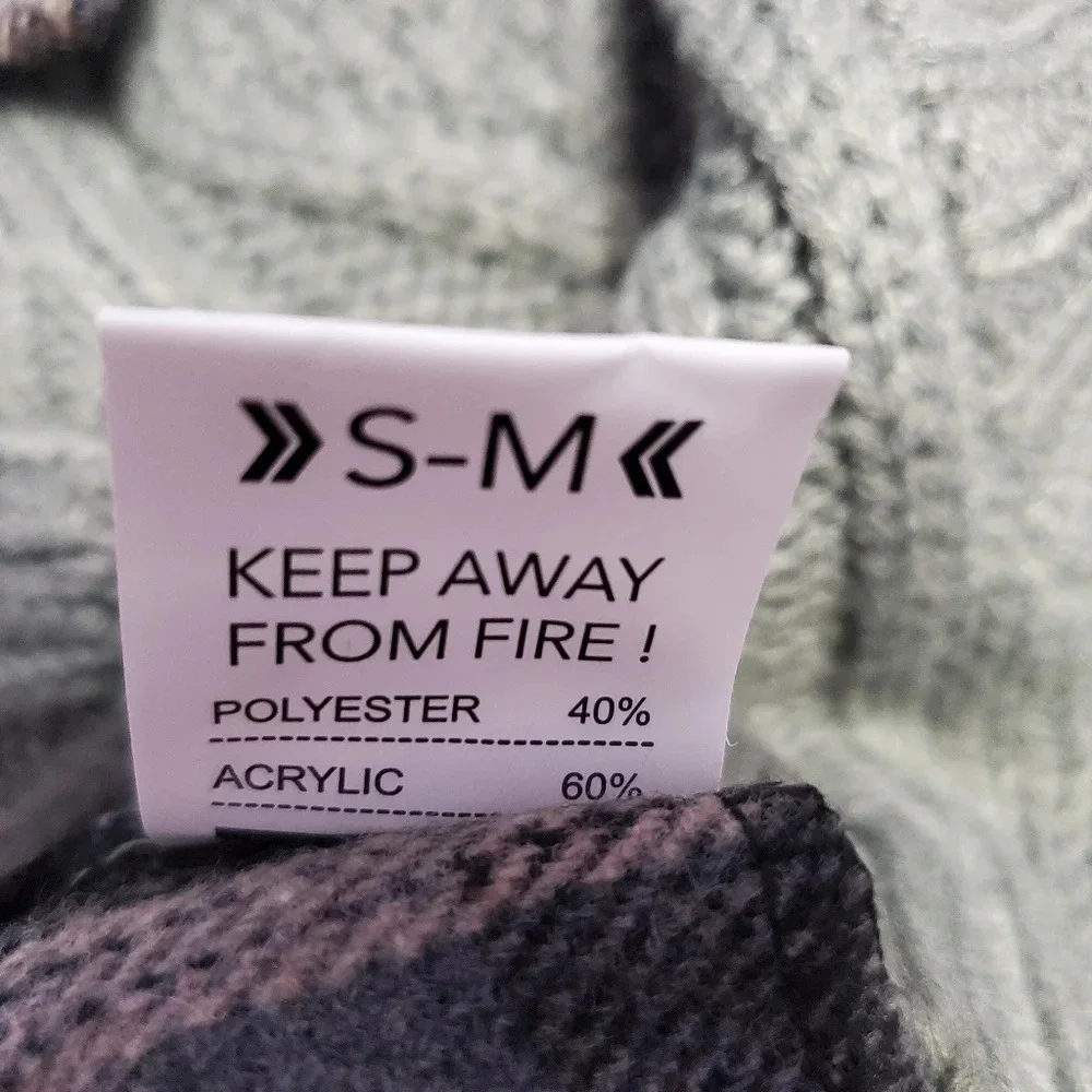 NWOT Scenereal Small Dog Plaid Cable Knitted Winter Sweater S-M